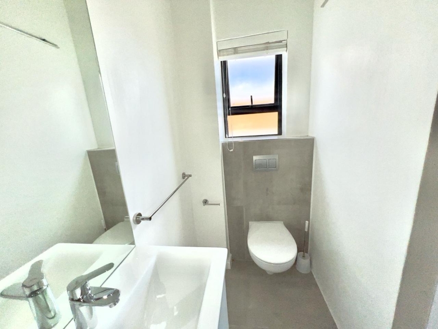 1 Bedroom Property for Sale in Table View Western Cape